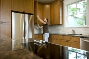 How much do kitchen cabinet makers cost?